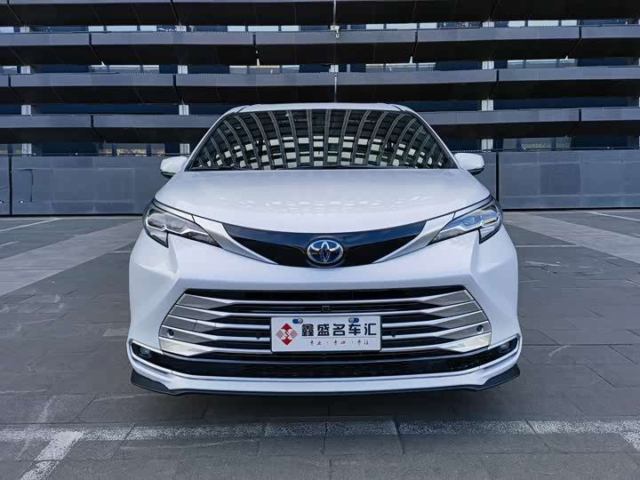 Фото 2 - Toyota Sienna