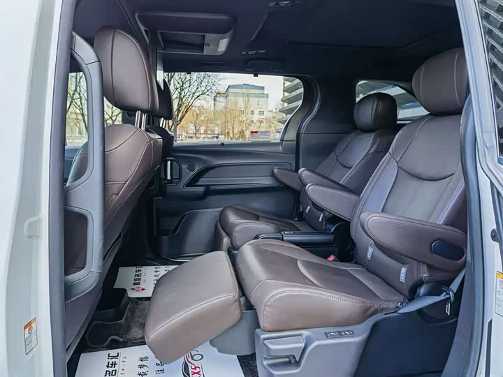 Фото 8 - Toyota Sienna