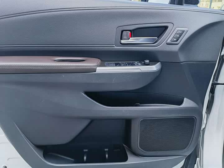 Фото 9 - Toyota Sienna