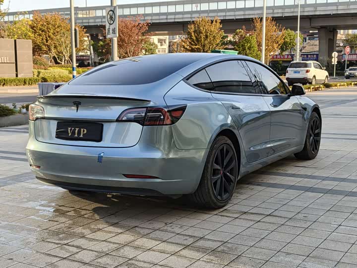 Фото 10 - Tesla Model 3