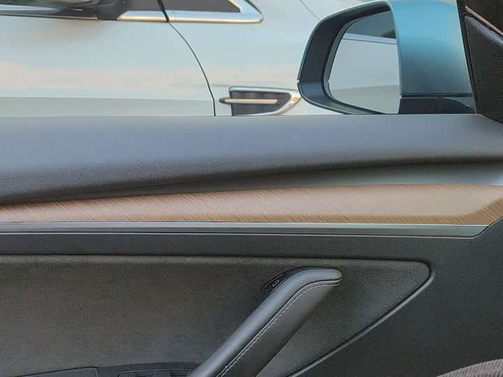 Фото 18 - Tesla Model 3