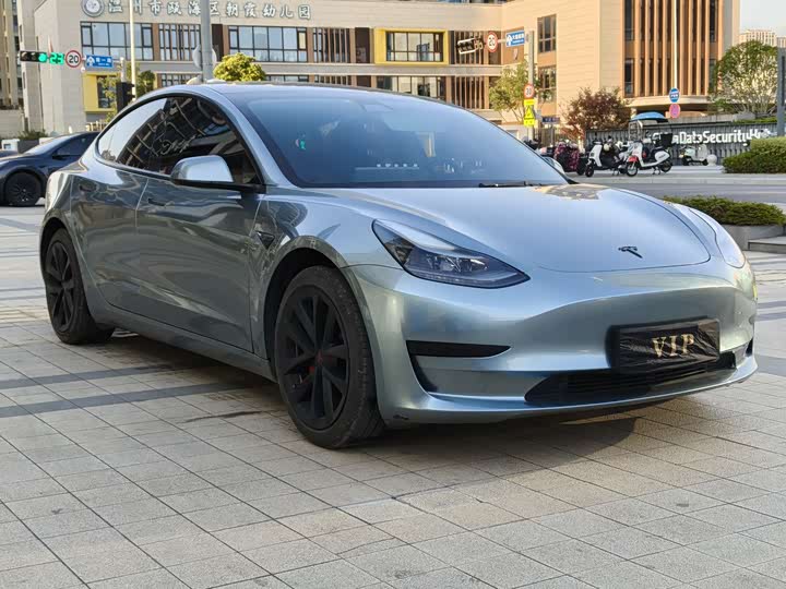 Фото 2 - Tesla Model 3