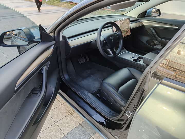 Фото 4 - Tesla Model 3