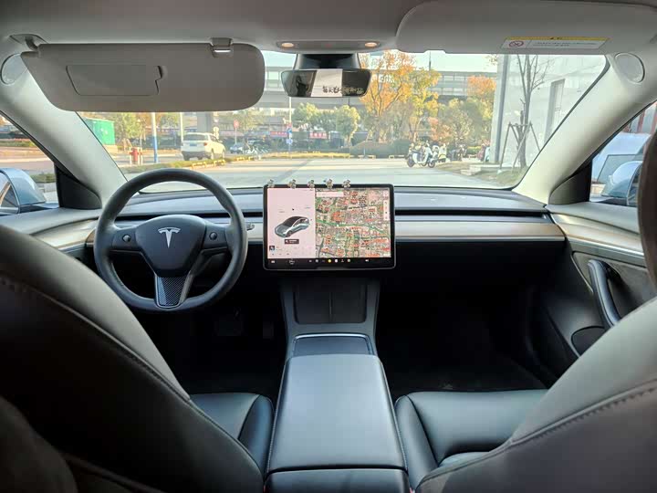 Фото 6 - Tesla Model 3