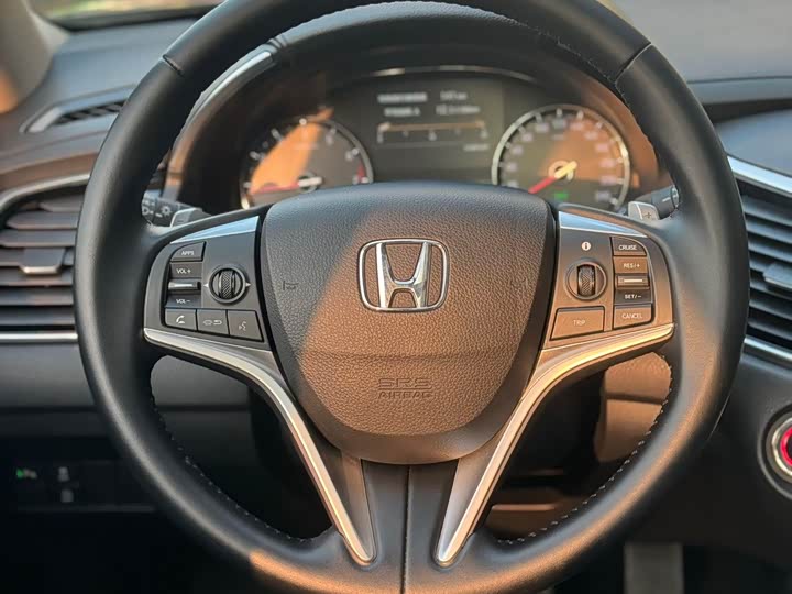 Фото 10 - Honda Avancier