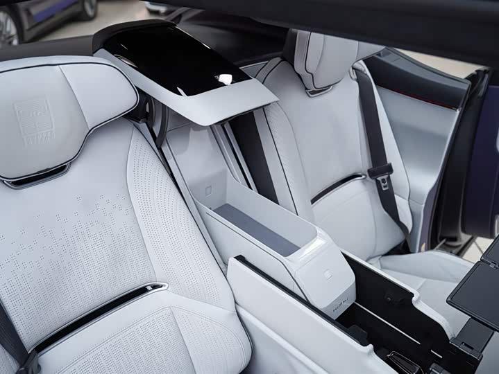 Фото 12 - HiPhi X