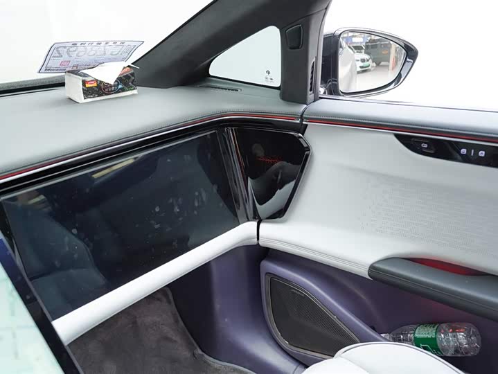 Фото 14 - HiPhi X