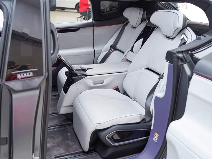 Фото 4 - HiPhi X