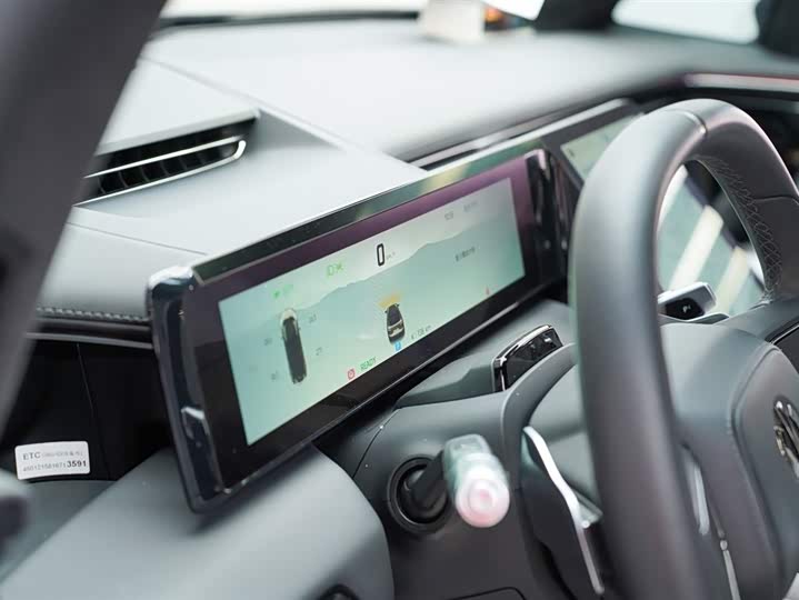 Фото 9 - HiPhi X