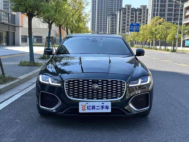 Фото 2 - Jaguar XF L