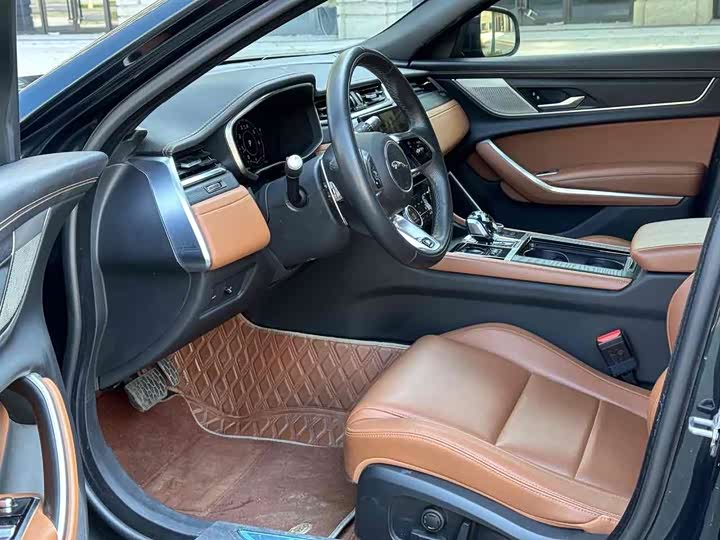 Фото 4 - Jaguar XF L