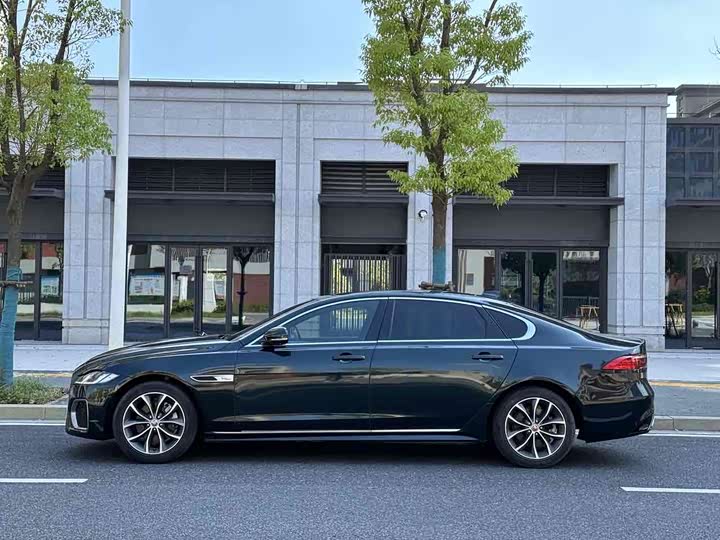 Фото 8 - Jaguar XF L