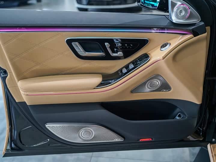 Фото 10 - Mercedes-Benz Maybach S-Class