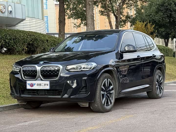 Фото 1 - BMW iX3