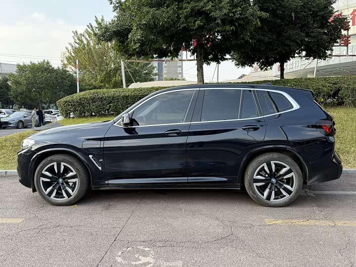 Фото 3 - BMW iX3