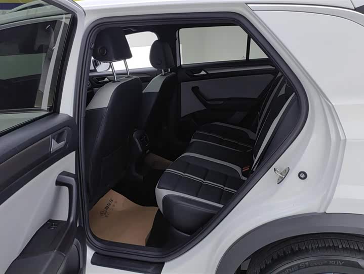 Фото 11 - Volkswagen T-Roc