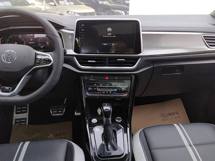 Фото 13 - Volkswagen T-Roc