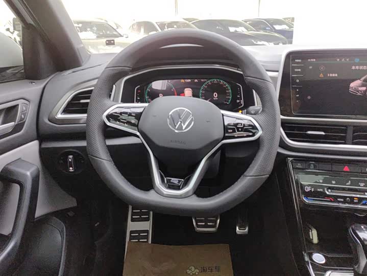 Фото 15 - Volkswagen T-Roc