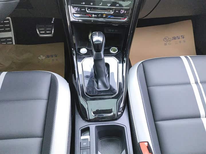 Фото 16 - Volkswagen T-Roc