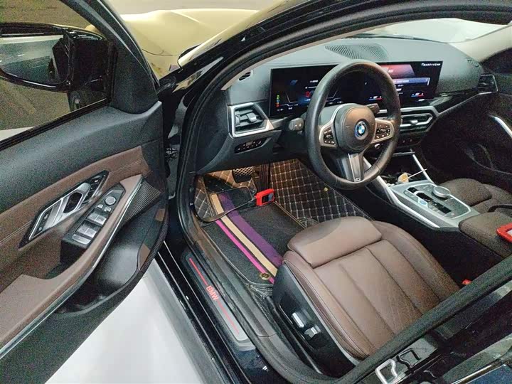 Фото 16 - BMW i3