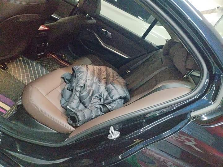 Фото 17 - BMW i3