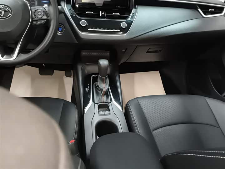 Фото 14 - Toyota Corolla