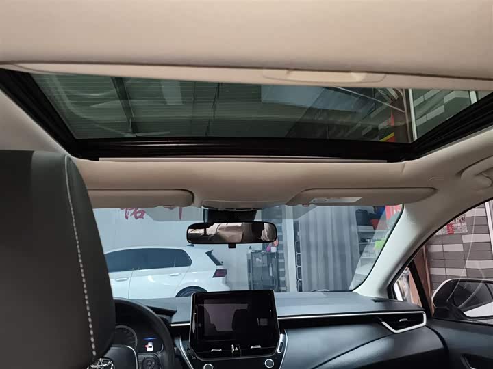 Фото 18 - Toyota Corolla