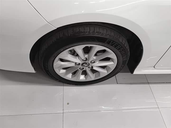 Фото 23 - Toyota Corolla