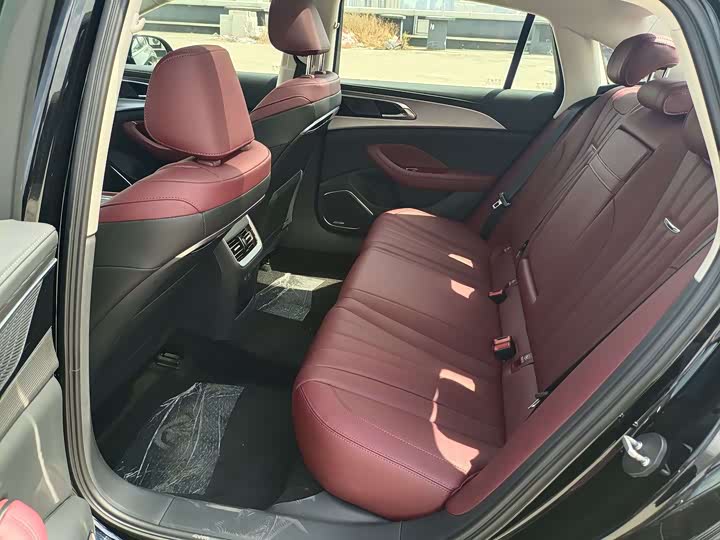 Фото 8 - Hongqi H5