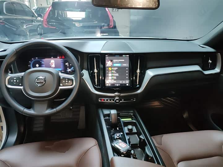 Фото 10 - Volvo XC60