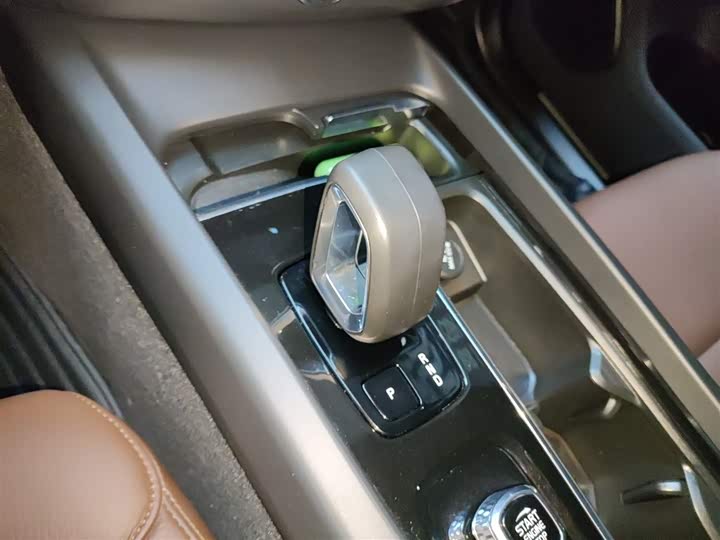 Фото 14 - Volvo XC60