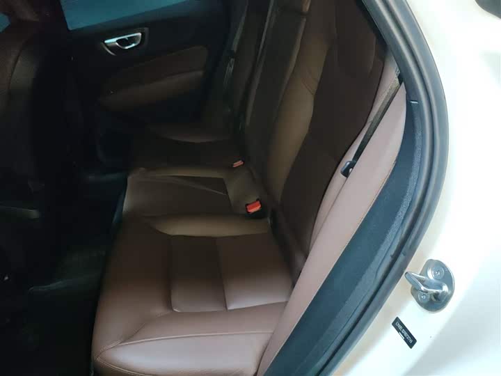 Фото 17 - Volvo XC60