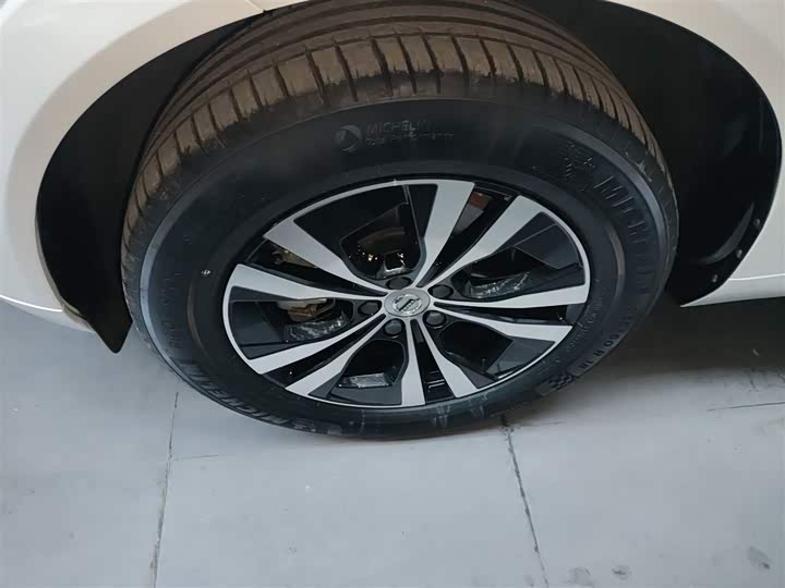 Фото 23 - Volvo XC60