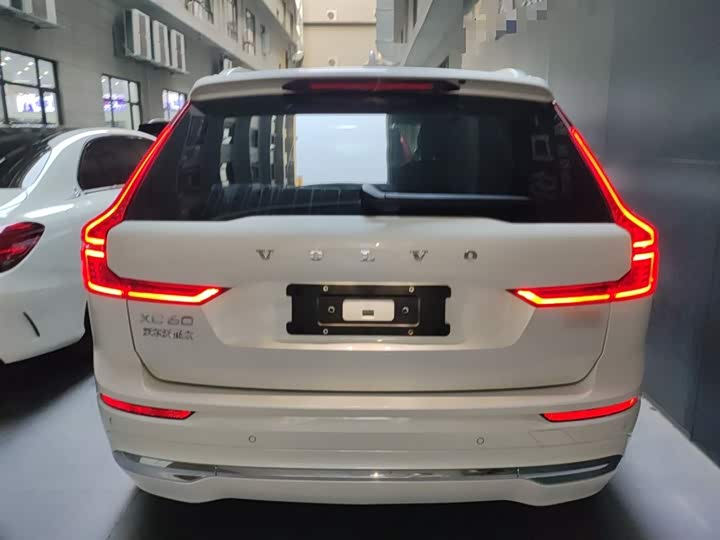 Фото 6 - Volvo XC60