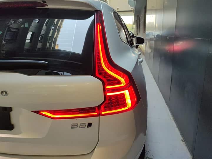 Фото 8 - Volvo XC60