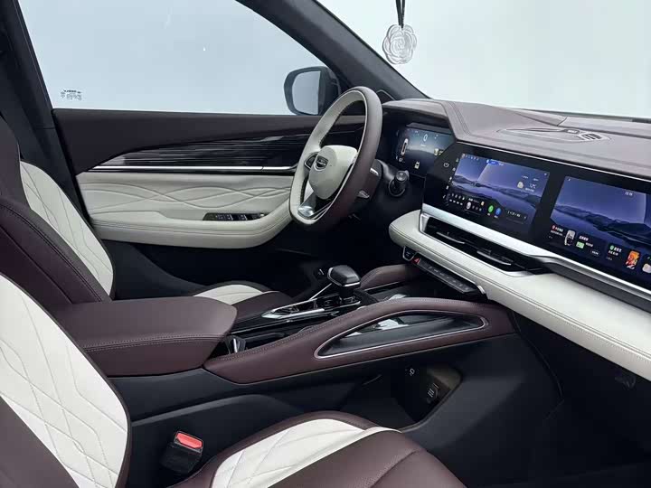 Фото 11 - Geely Monjaro