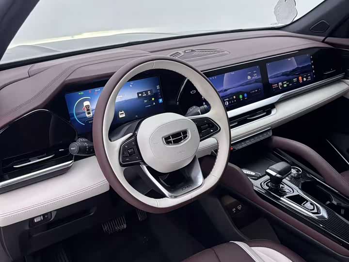 Фото 17 - Geely Monjaro