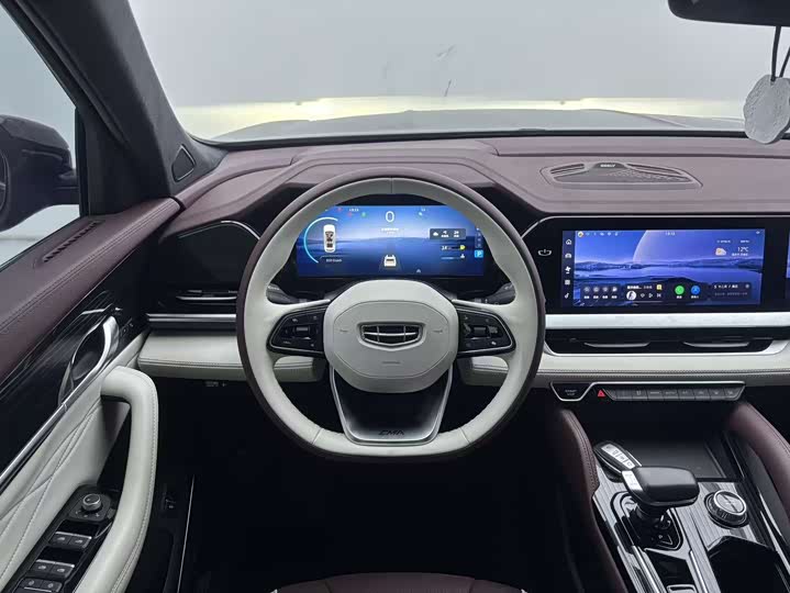 Фото 20 - Geely Monjaro