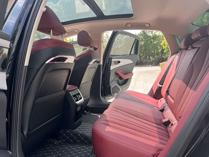 Фото 6 - Hongqi H5