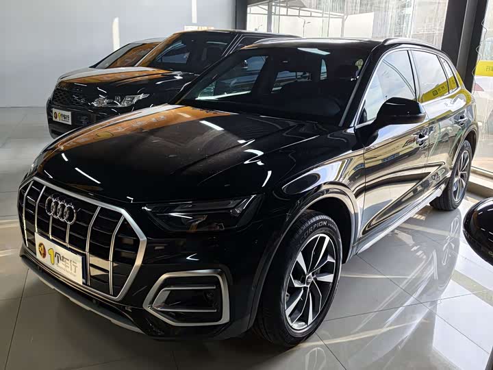 Фото 1 - Audi Q5L