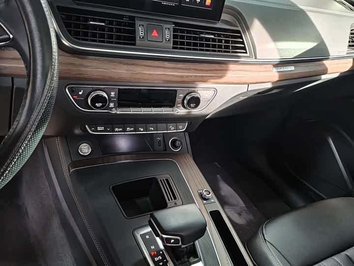 Фото 11 - Audi Q5L