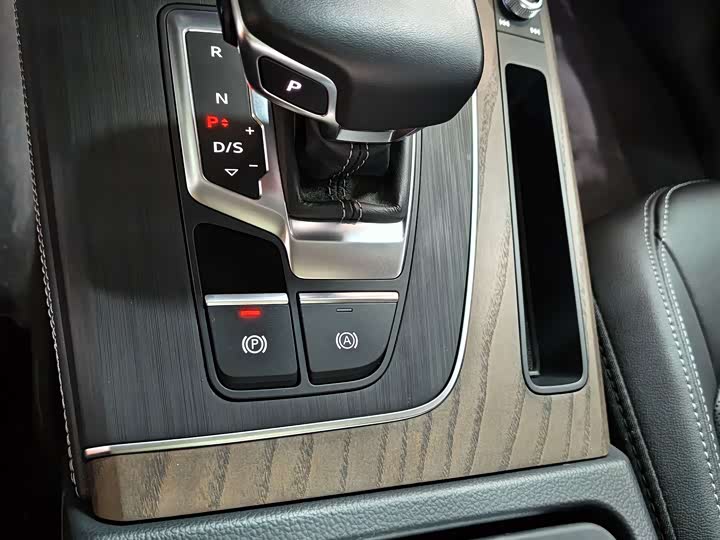 Фото 12 - Audi Q5L