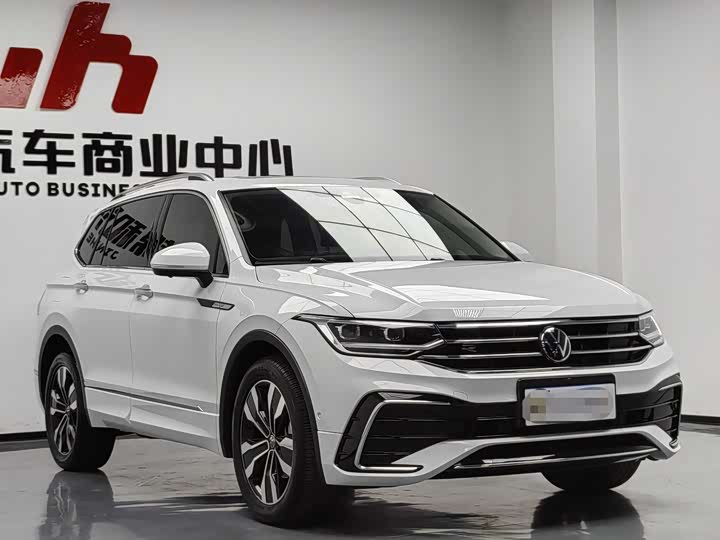 Фото 3 - Volkswagen Tiguan L Pro