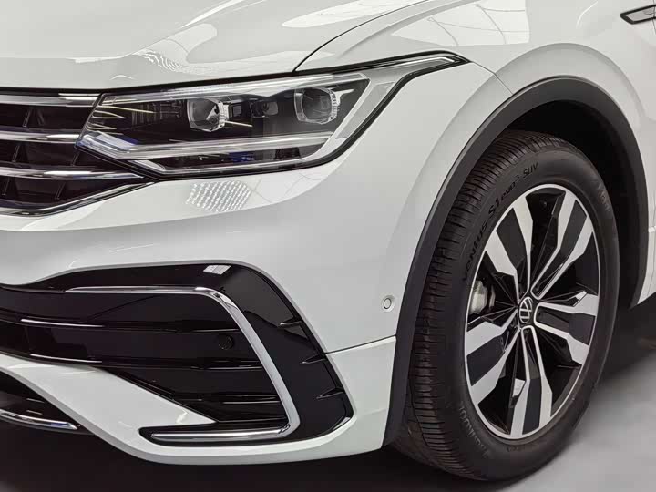 Фото 4 - Volkswagen Tiguan L Pro