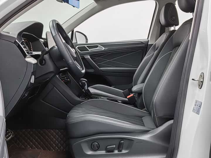 Фото 7 - Volkswagen Tiguan L Pro