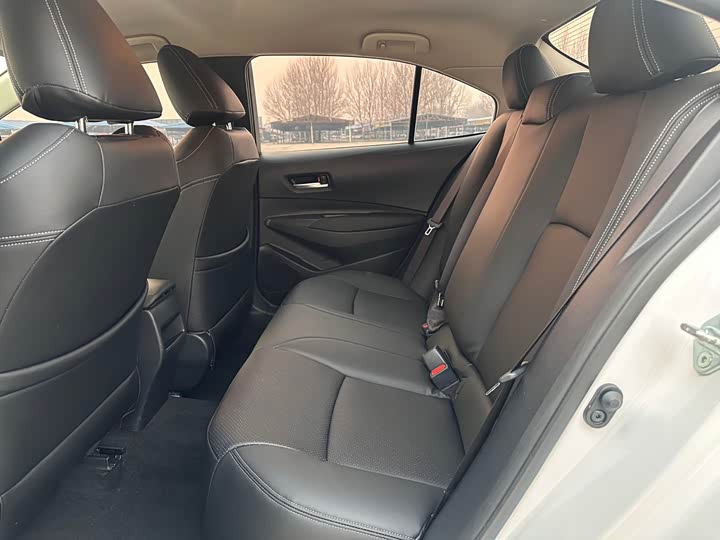 Фото 14 - Toyota Corolla