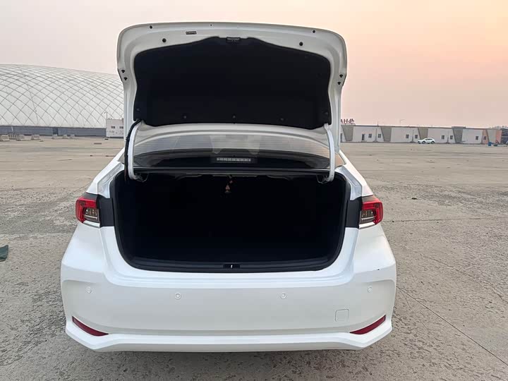 Фото 17 - Toyota Corolla