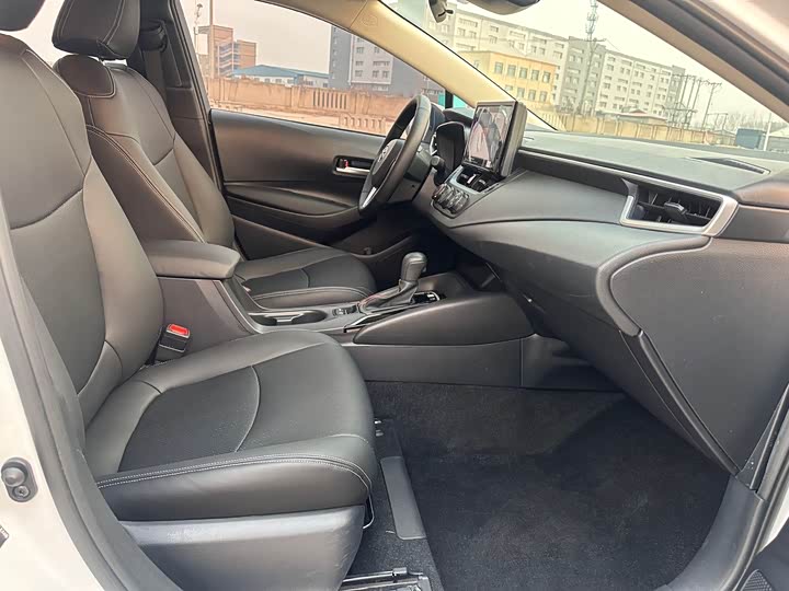 Фото 18 - Toyota Corolla