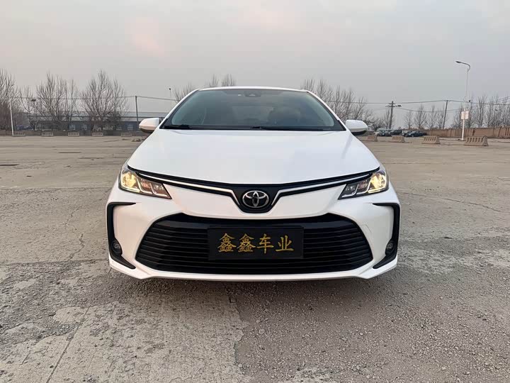 Фото 2 - Toyota Corolla