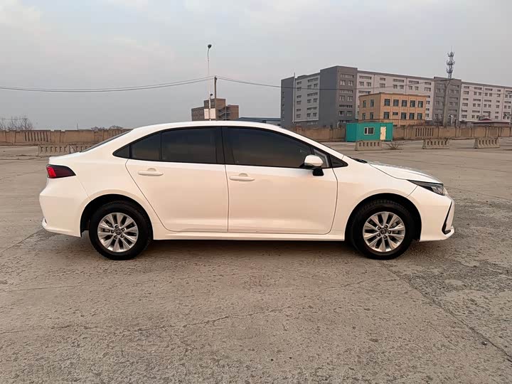 Фото 4 - Toyota Corolla